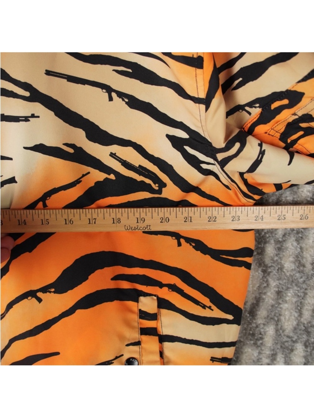 Retro Rifle Reversible Bomber Jacket Mens Size X-Large Green Tiger Print EUC - Picture 10 of 11